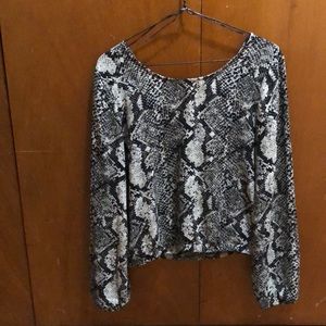 Snake skin pattern long sleeve blouse!